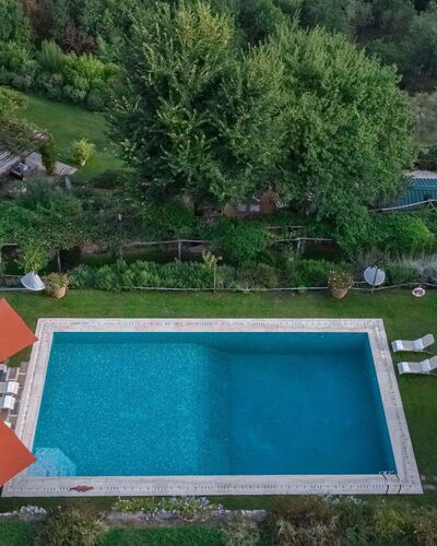 Villa Marlia: Wasser, Pflanze, Eigentum, Gebäude, Natur, Schwimmbad, Baum, Grundstueck, Gras, Freizeit