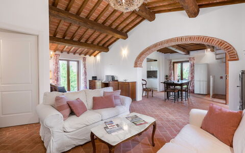 Vineyard’s Cottage With Pool, Ac, Wifi - Siena: Tabelle, Möbel, Eigentum, Couch, Wohnzimmer, Holz, Interior Design, Fussboden, Flooring, Komfort