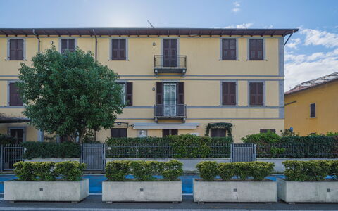 Onda Marina: Daytime, Gebäude, Himmel, Azurblau, Fenster, Die Architektur, Tabelle, Eigentumswohnung, Holz, Regale