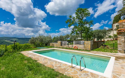 Greve in Chianti 620: Wolke, Wasser, Pflanze, Himmel, Schwimmbad, Gebäude, Baum, Grundstueck, Natürliche Landschaft, Freizeit