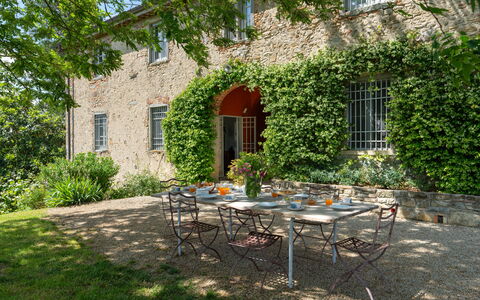 Casa Mirandola: Pflanze, Tabelle, Möbel, Gebäude, Eigentum, Fenster, Stuhl, Tisch Im Freien, Gartenmöbel, Schatten