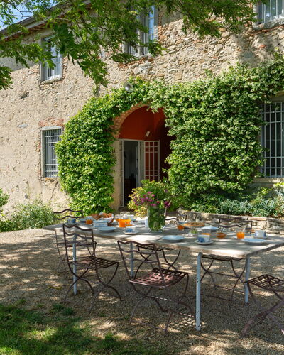 Casa Mirandola: Pflanze, Tabelle, Möbel, Gebäude, Eigentum, Fenster, Stuhl, Tisch Im Freien, Gartenmöbel, Schatten