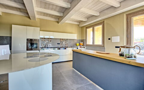 Villa Campana: Cabinetry, Fenster, Countertop, Gebäude, Küche, Die Architektur, Flooring, Fussboden, Holz