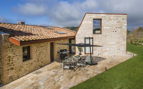 Villa Velari In Volterra With Private Pool, Ac: Wolke, Himmel, Gebäude, Eigentum, Fenster, Pflanze, Grundstueck, Haus, Hütte, Wohngebiet