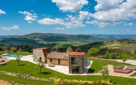 Villa Velari In Volterra With Private Pool, Ac: Himmel, Wolke, Pflanze, Eigentum, Ökoregion, Blau, Natürliche Landschaft, Azurblau, Gebäude, Grundstueck