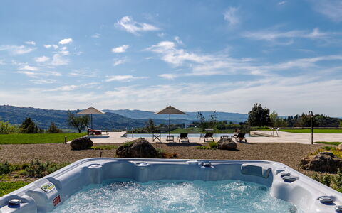 Villa Velari In Volterra With Private Pool, Ac: Himmel, Wasser, Wolke, Pflanze, Azurblau, Schwimmbad, Gartenmöbel, Schatten, Freizeit, Landschaft