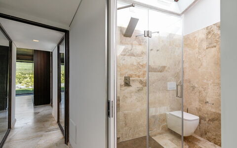 Villa Velari In Volterra With Private Pool, Ac: Gebäude, Badezimmer, Interior Design, Haus, Armatur, Fussboden, Flooring, Verbundwerkstoff, Grundeigentum