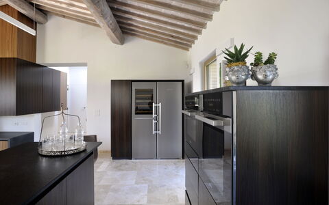 Villa Velari In Volterra With Private Pool, Ac: Countertop, Cabinetry, Eigentum, Gebäude, Holz, Interior Design, Küche, Pflanze, Fussboden