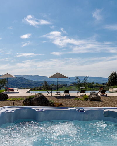 Villa Velari In Volterra With Private Pool, Ac: Himmel, Wasser, Wolke, Pflanze, Azurblau, Schwimmbad, Gartenmöbel, Schatten, Freizeit, Landschaft