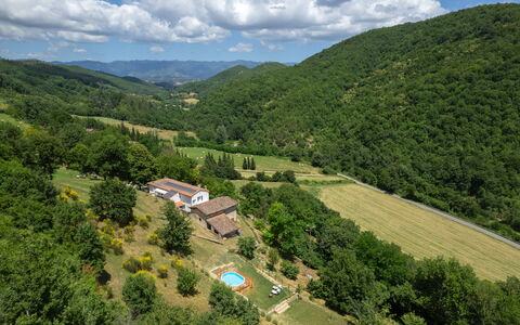 Villa Dei Tigli: Pflanze, Wolke, Himmel, Berg, Natürliche Landschaft, Baum, Grundstueck, Landschaft, Einfach, Bergforms