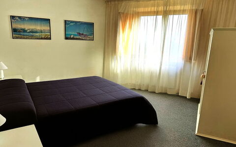 La Piccola Rocca: Bett, Fussboden, Schlafzimmer, Interior Design, Flooring, Möbel, Holz, Bettdecke, Bedding, Zimmer