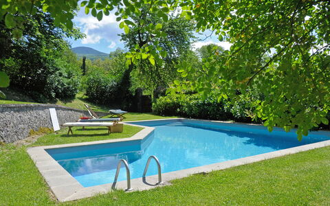 Casa Di Pietro In Vivo D'orcia, Pool: Wasser, Pflanze, Eigentum, Schwimmbad, Azurblau, Baum, Wolke, Gartenmöbel, Himmel, Schatten