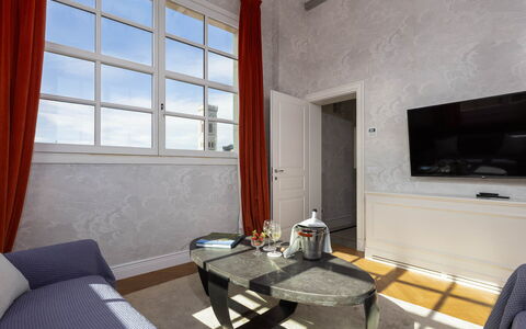 Torretta Penthouse: Interior Design, Decke, Flooring, Fussboden, Wohnung, Zimmer, Light Fixture, Formen, Wohnzimmer, Lampe