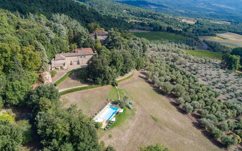Villa D'elsa: Pflanze, Gebäude, Natürliche Landschaft, Baum, Grundstueck, Landschaft, Wiese, Einfach, Ländliches Gebiet, Steigung