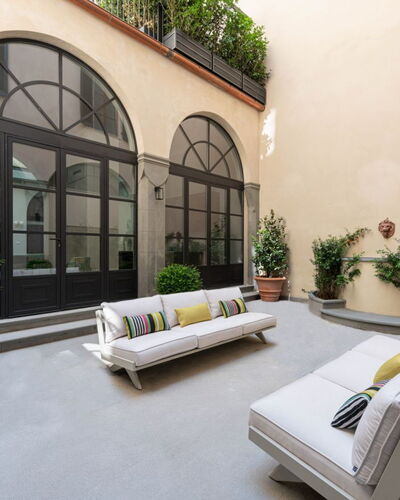 Duomo Penthouse: Pflanze, Eigentum, Gebäude, Interior Design, Beleuchtung, Die Architektur, Blumentopf, Komfort, Zimmerpflanze, Wohngebiet