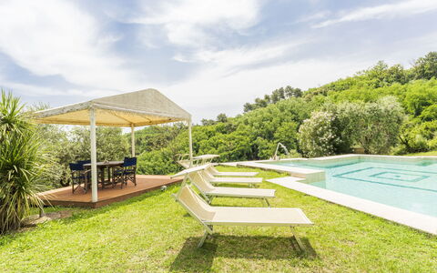 Villa Montegattoli, Pool, Landscape, Wifi, Ac: Pflanze, Wolke, Himmel, Gartenmöbel, Schatten, Natürliche Landschaft, Gras, Schwimmbad, Freizeit, Landschaft
