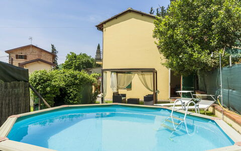 Camaiore House With Pool, La Casa Dei Ricci: Wasser, Eigentum, Gebäude, Pflanze, Grün, Schwimmbad, Azurblau, Schatten, Baum, Interior Design
