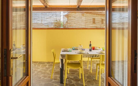 Camaiore House With Pool, La Casa Dei Ricci: Tabelle, Möbel, Gebäude, Stuhl, Holz, Interior Design, Schatten, Haus, Fussboden, Flooring