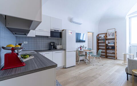 Atelier la Scala: Cabinetry, Möbel, Countertop, Küche, Herd, Sinken, Haushaltsgerät, Küchengerät, Gebäude, Zapfhahn