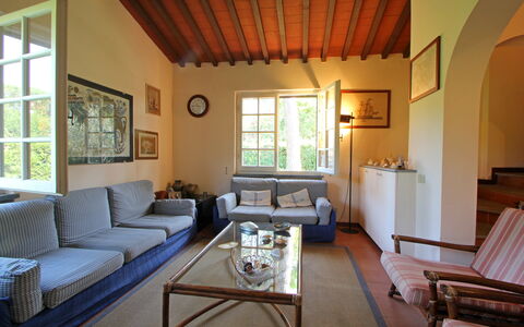 Villa Maddalena: Tabelle, Möbel, Couch, Eigentum, Fenster, Gebäude, Holz, Interior Design, Haus, Die Architektur