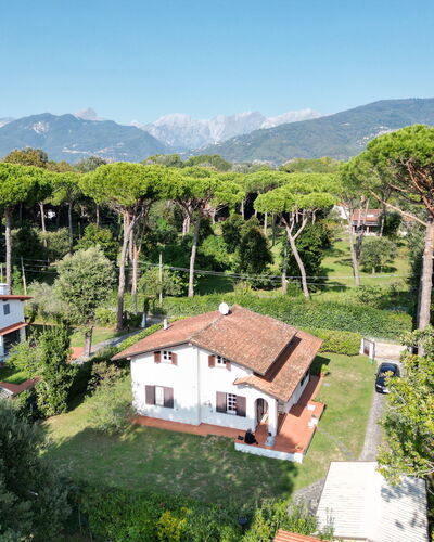 Villa Maddalena: Himmel, Eigentum, Berg, Pflanze, Gebäude, Natur, Natürliche Landschaft, Baum, Hochland, Grundstueck