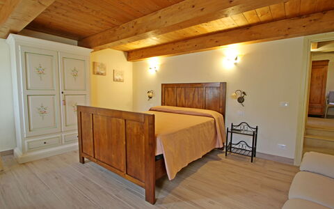 Casa Montebello: Möbel, Holz, Gebäude, Komfort, Interior Design, Fussboden, Flooring, Holzbeize, Wand, Tür