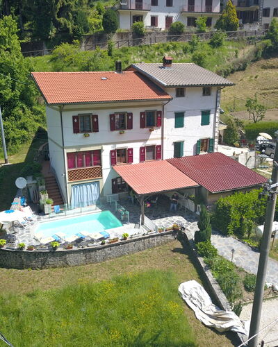Villa La Rocca: Gebäude, Fenster, Haus, Urban Design, Baum, Freizeit, Landschaft, Grundeigentum, Ländliches Gebiet, Hütte