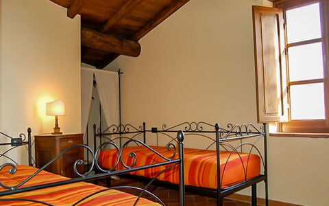 Villa Gelsomino: Möbel, Gebäude, Eigentum, Fenster, Holz, Komfort, Interior Design, Bettrahmen, Flooring, Fussboden