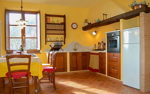 Villa Gelsomino: Möbel, Tabelle, Cabinetry, Fenster, Stuhl, Holz, Die Architektur, Countertop, Schublade, Küche