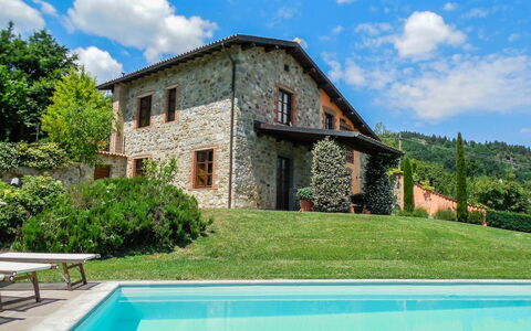 Villa Gelsomino: Wolke, Himmel, Wasser, Pflanze, Gebäude, Eigentum, Grün, Blau, Azurblau, Baum