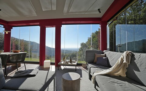 Villa Di Confine: Eigentum, Himmel, Schatten, Interior Design, Gebäude, Holz, Komfort, Wohnzimmer, Baum, Wohngebiet