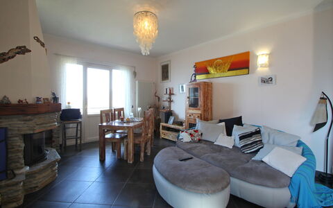 Panorama: Möbel, Eigentum, Tabelle, Couch, Interior Design, Bilderrahmen, Holz, Wohnzimmer, Fussboden, Flooring