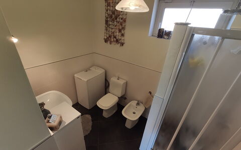 Panorama: Fenster, Interior Design, Armatur, Flooring, Fussboden, Gebäude, Haus, Toilette, Bad Sink