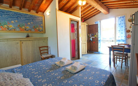 La Casetta: Möbel, Eigentum, Tabelle, Holz, Interior Design, Fussboden, Flooring, Wand, Fenster, Grundeigentum