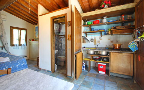 La Casetta: Eigentum, Möbel, Gebäude, Blau, Cabinetry, Holz, Interior Design, Countertop, Fussboden, Küchengerät