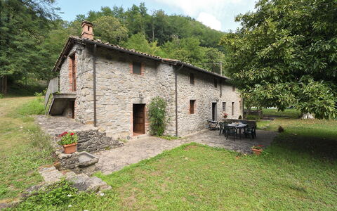 Villa Del Mulino: Pflanze, Eigentum, Himmel, Baum, Natürliche Landschaft, Wolke, Gebäude, Grundstueck, Fenster, Hütte