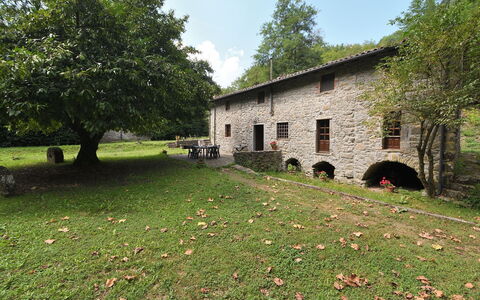 Villa Del Mulino: Pflanze, Eigentum, Himmel, Gebäude, Fenster, Baum, Natürliche Landschaft, Wolke, Grundstueck, Haus