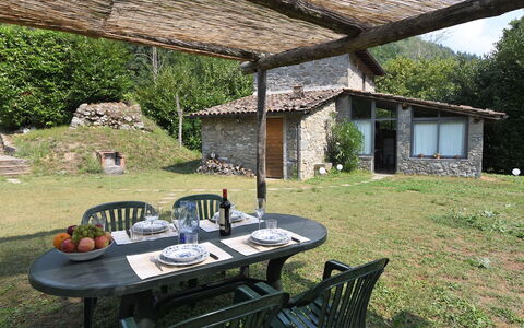 Casa Antelminelli: Pflanze, Möbel, Eigentum, Tabelle, Stuhl, Gebäude, Gartenmöbel, Natürliche Landschaft, Tisch Im Freien, Baum