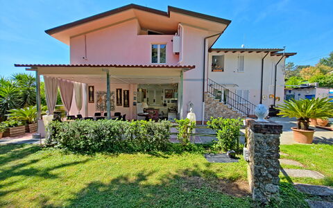 Casa Luigi: Wohngebiet, Haus, Zuhause, Estate, Schatten, Hütte, Veranda, Hazienda, Balkon, Villa