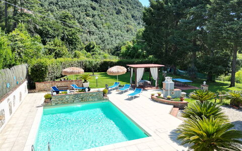 Casa Luigi: Wasser, Pflanze, Schwimmbad, Natur, Azurblau, Himmel, Baum, Freizeit, Gartenmöbel, Aqua