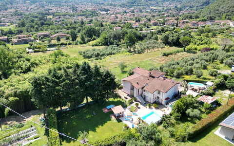 Casa Luigi: Pflanze, Himmel, Grün, Gebäude, Baum, Natürliche Landschaft, Grundstueck, Urban Design, Nachbarschaft, Landschaft