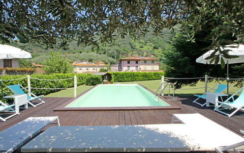 Villa L'antico Casale: Möbel, Pflanze, Eigentum, Gebäude, Stuhl, Schwimmbad, Grün, Gartenmöbel, Baum, Schatten