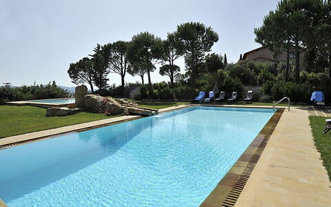 Maremma Retreat: Wasser, Himmel, Pflanze, Eigentum, Schwimmbad, Natur, Azurblau, Rechteck, Baum