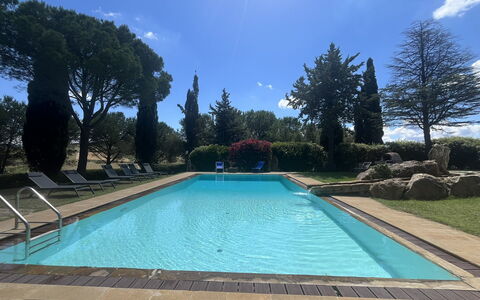 Maremma Retreat: Wasser, Himmel, Wolke, Pflanze, Daytime, Eigentum, Baum, Azurblau, Schwimmbad, Rechteck