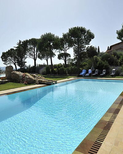 Maremma Retreat: Wasser, Himmel, Pflanze, Eigentum, Schwimmbad, Natur, Azurblau, Rechteck, Baum