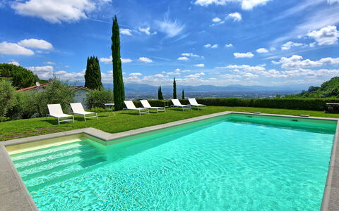 Villa Mami: Wasser, Wolke, Himmel, Daytime, Eigentum, Grün, Natur, Azurblau, Schwimmbad, Pflanze