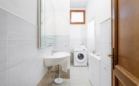Cascine Apartment In Florence: Flooring, Fussboden, Interior Design, Decke, Armatur, Zimmer, Zuhause, Badezimmer, Fliese, Wohnung