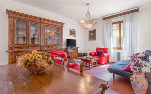 Cascine Apartment In Florence: Möbel, Interior Design, Flooring, Holz, Fussboden, Zimmer, Decke, Zuhause, Beleuchtung, Wohnzimmer