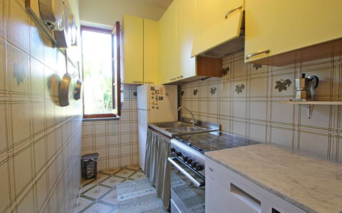 Casa Il Prato: Cabinetry, Eigentum, Zapfhahn, Spüle, Countertop, Sinken, Herd, Interior Design, Küche, Küchengerät