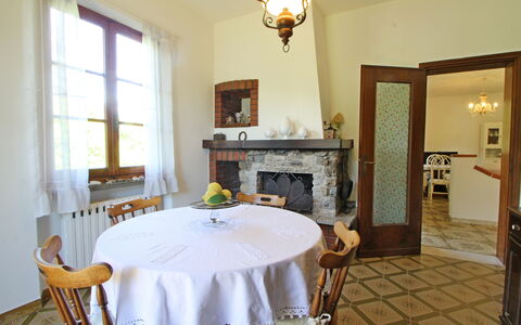 Casa Il Prato: Möbel, Eigentum, Tabelle, Fenster, Stuhl, Interior Design, Holz, Tischdecke, Fussboden, Grundeigentum